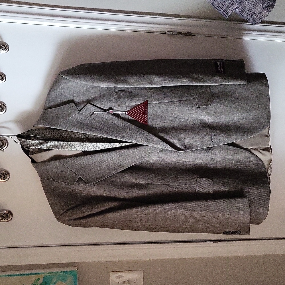 Evan Picone suit with dress shirt and tie